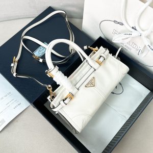 Prada Replica LuxSoft-Bonnie Handtas in Echt Leer - 1:1 Kwaliteit 1100057270 - front view | Prada