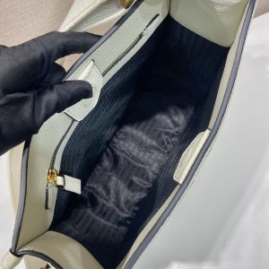 Prada Reizen Tas: 1:1 Replica in Echt Leer - Premium Kwaliteit Crossbody 1037333156 - macro shot | Prada